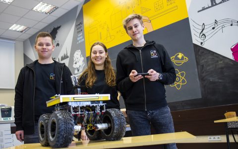 Sergiusz Jakuszewicz, Sandra Mordasewicz, Mateusz Kraśnicki, uczniowie Akademickiego Liceum Ogólnokształcącego PB