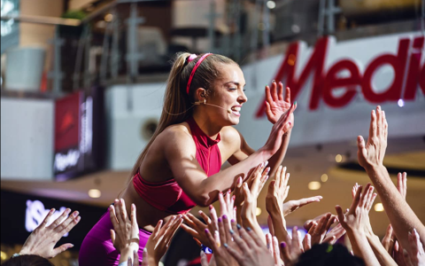 Kadr z filmu "Sweat" na pierwszym planie Magdalena Koleśnik