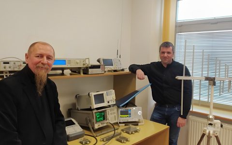 Dr inż. Krzysztof Konopko oraz dr hab. inż. Marcin Kochanowicz, prof. PB