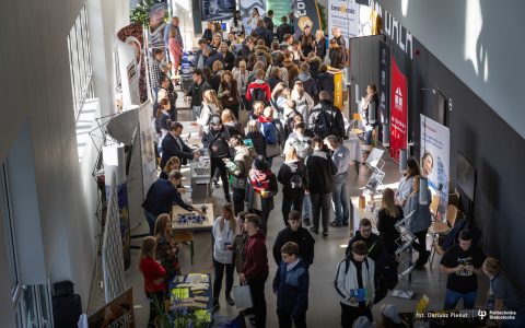 Targi Pracy Politechniki Białostockiej to rekordowa liczba pracodawców i tłumy odwiedzających