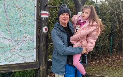 Paweł Kalinowski Hulajnoga i mała Julia Jaroma