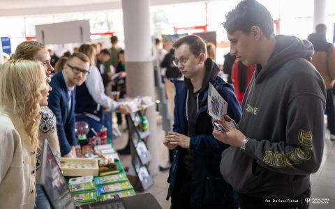 Politechnika Białostocka rozpoczęła rekrutacyjny tour po regionie w ramach akcji „Uczelnie w Powiecie”. Odwiedziła Zespół Szkół w Siemiatyczach