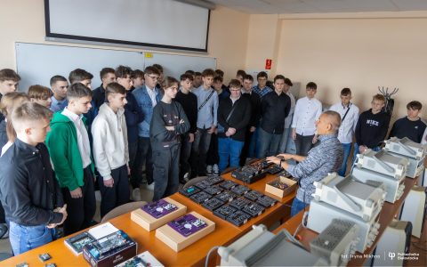 Młodzież z klas patronackich Politechniki Białostockiej odwiedziła Wydział Informatyki