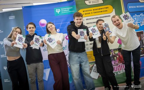 Politechnika Białostocka zaprezentowała nowe kierunki studiów w Zespole Szkół z DNJB w Hajnówce. Akcja „Uczelnie w Powiecie” trwa