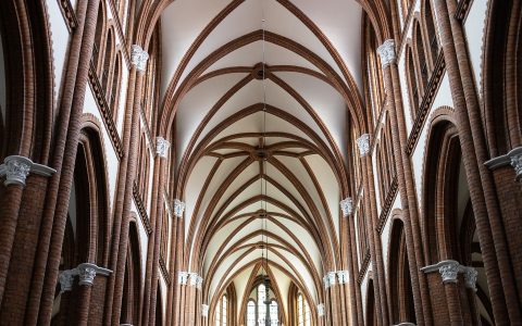 Widok wewnętrzny budynku kościoła – sklepienie krzyżowo-żebrowe_fot.P.Jankowski