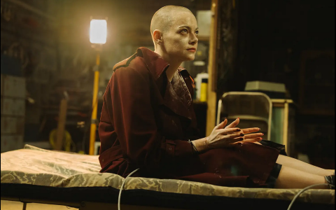 Emma Stone w filmie Bugonia